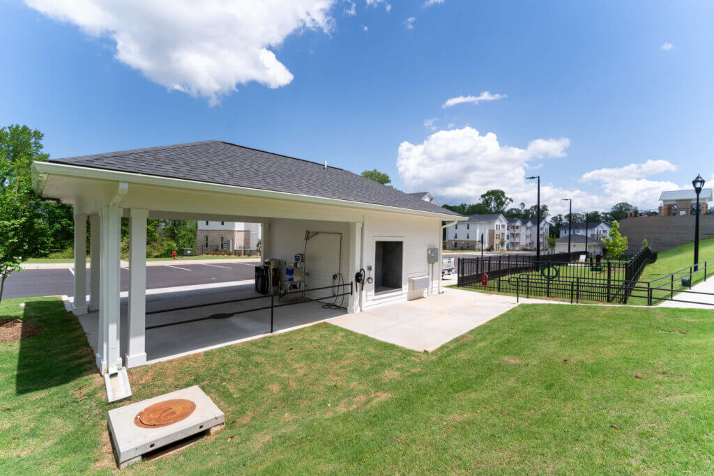 The Streams Apts - Outside Lawn Area