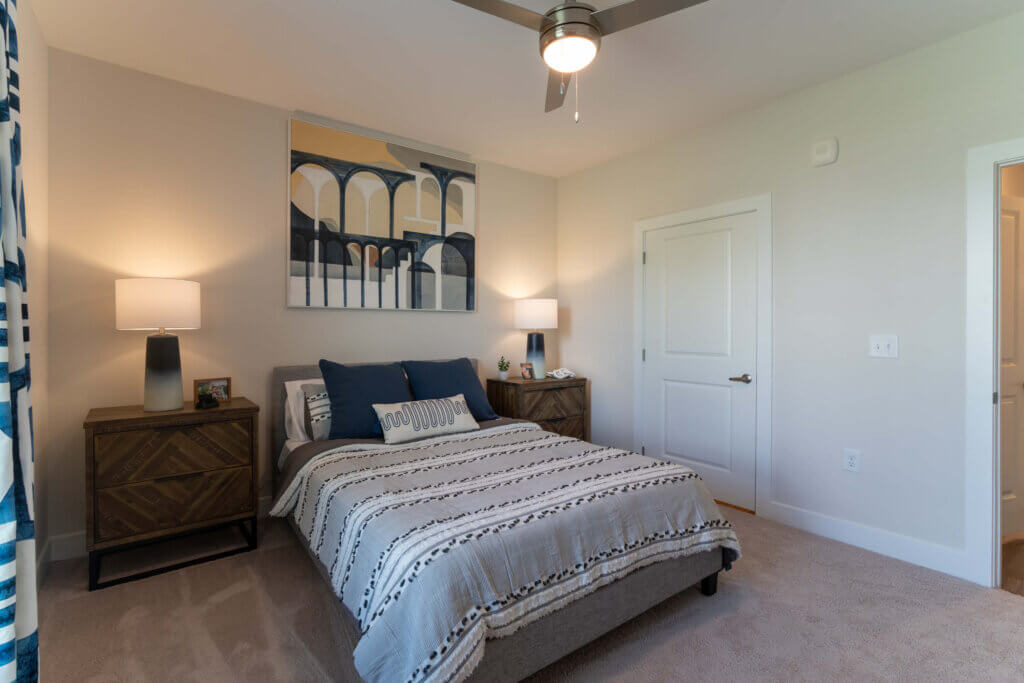 The Streams Apts - Modern Look Bedroom